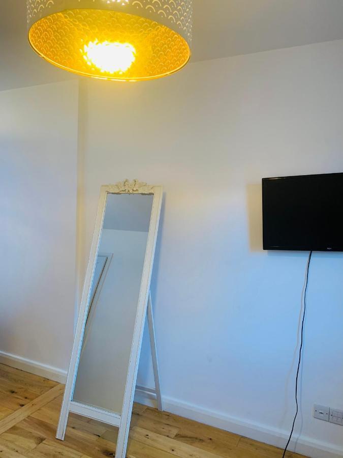 Riverside Double Room With Double Sofa Bed London Ngoại thất bức ảnh